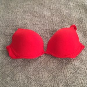 34D Victoria’s Secret Pushup Bra